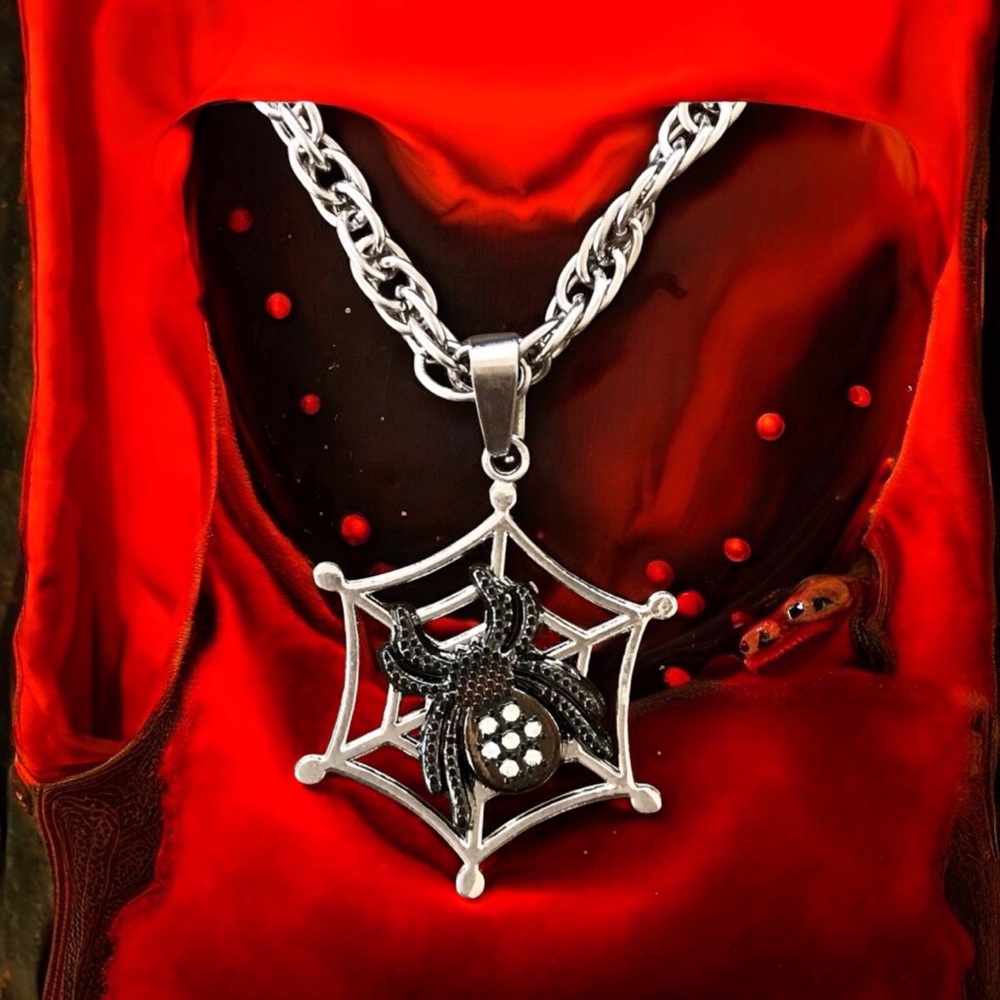 🆕 Crystal Spider Pendant Necklace Stainless Steel